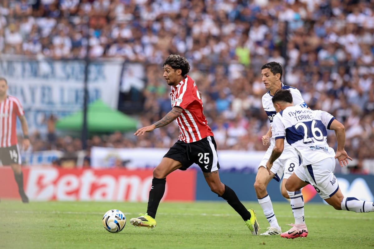 Estudiantes de La Plata ante la salida de Cristian Medina: ¿refuerzo o apuesta interna?